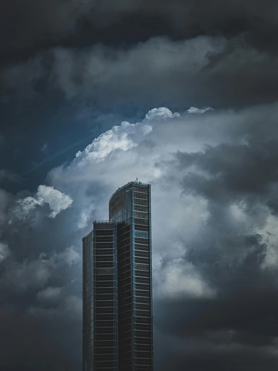 this is a very tall building in a cloudy sky