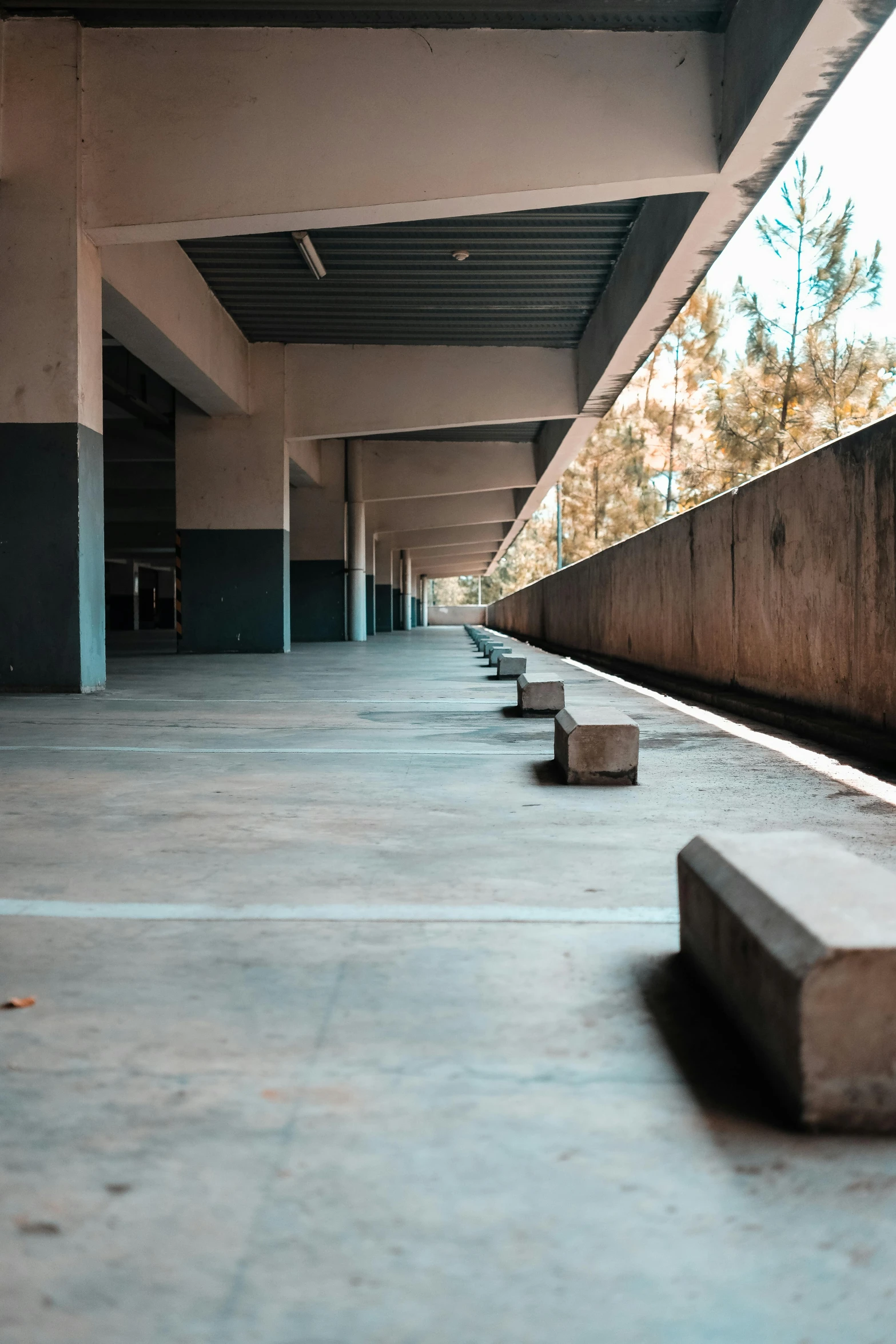 this is a large concrete floor with benches under it