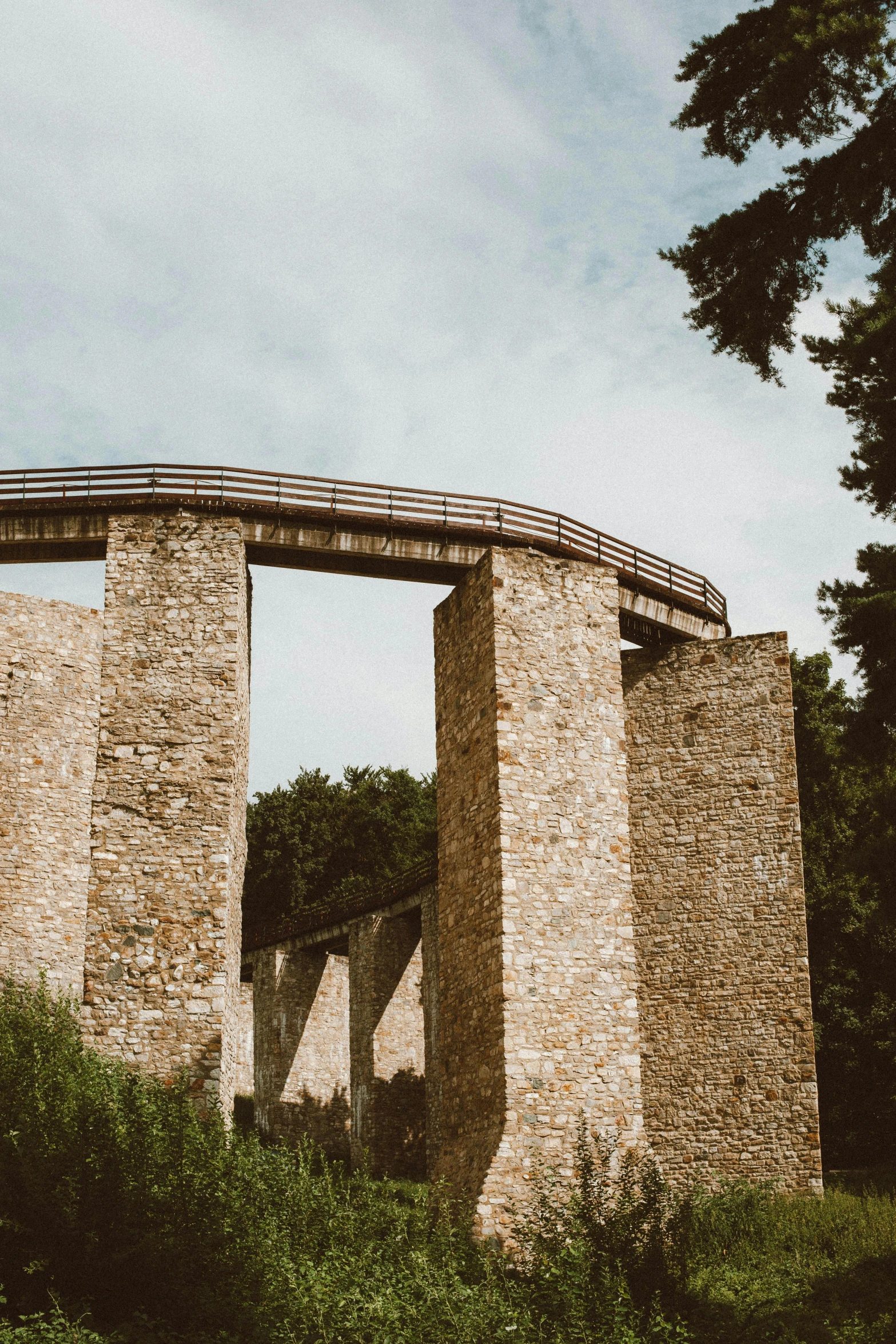 an old stone building with a bridge over it