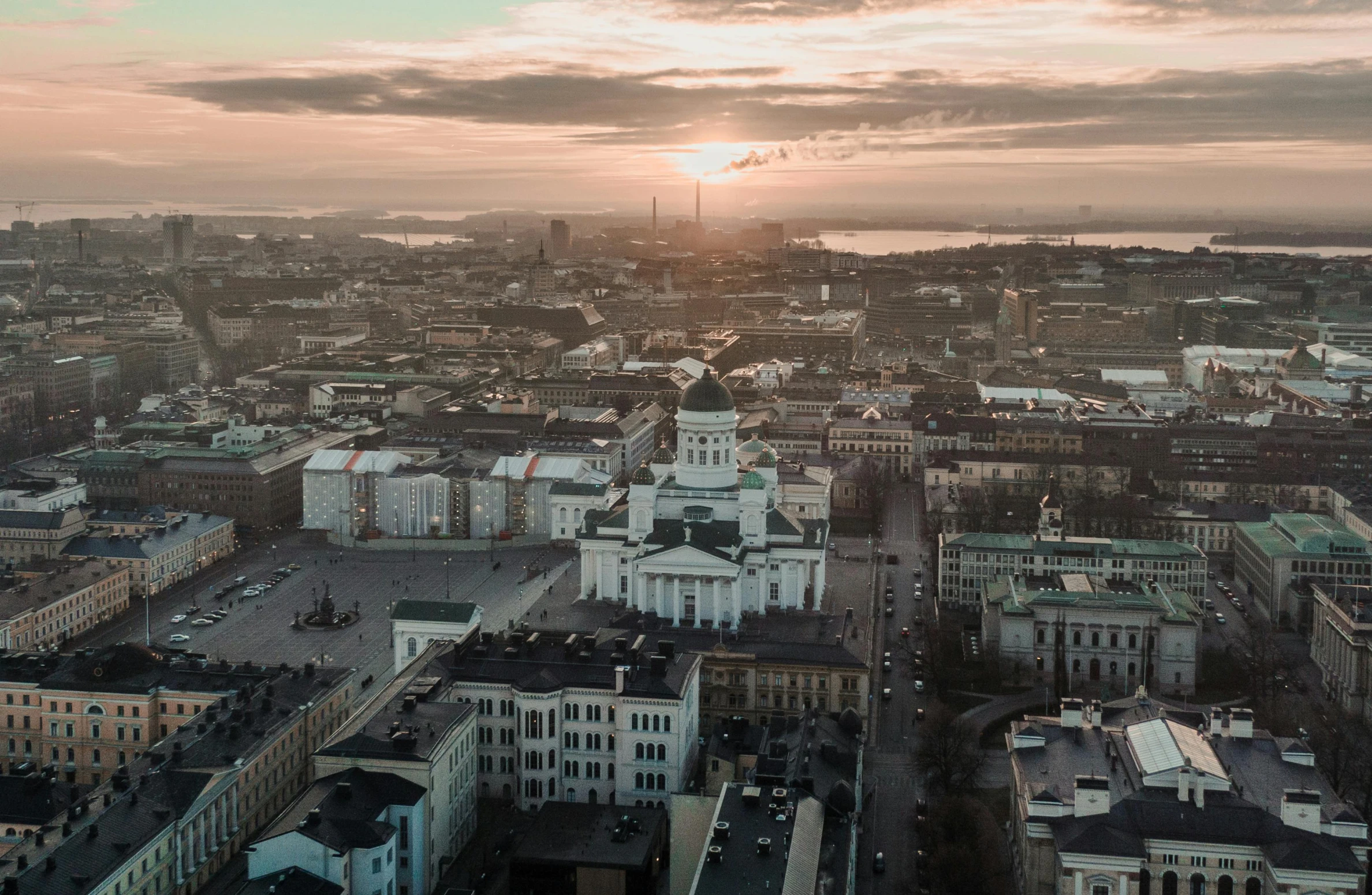 this city is full of buildings that are all white