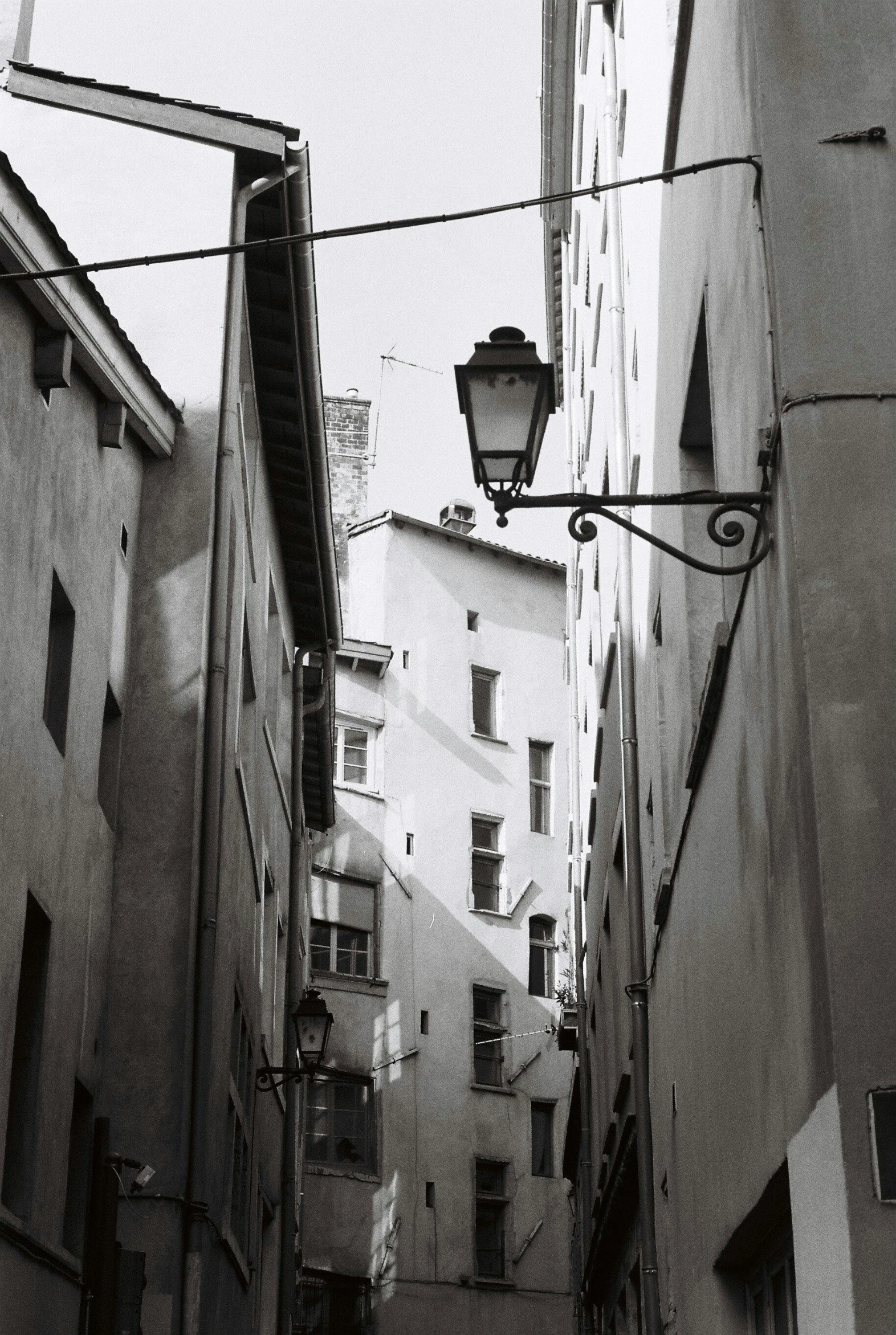 an alley way in a city with apartment buildings