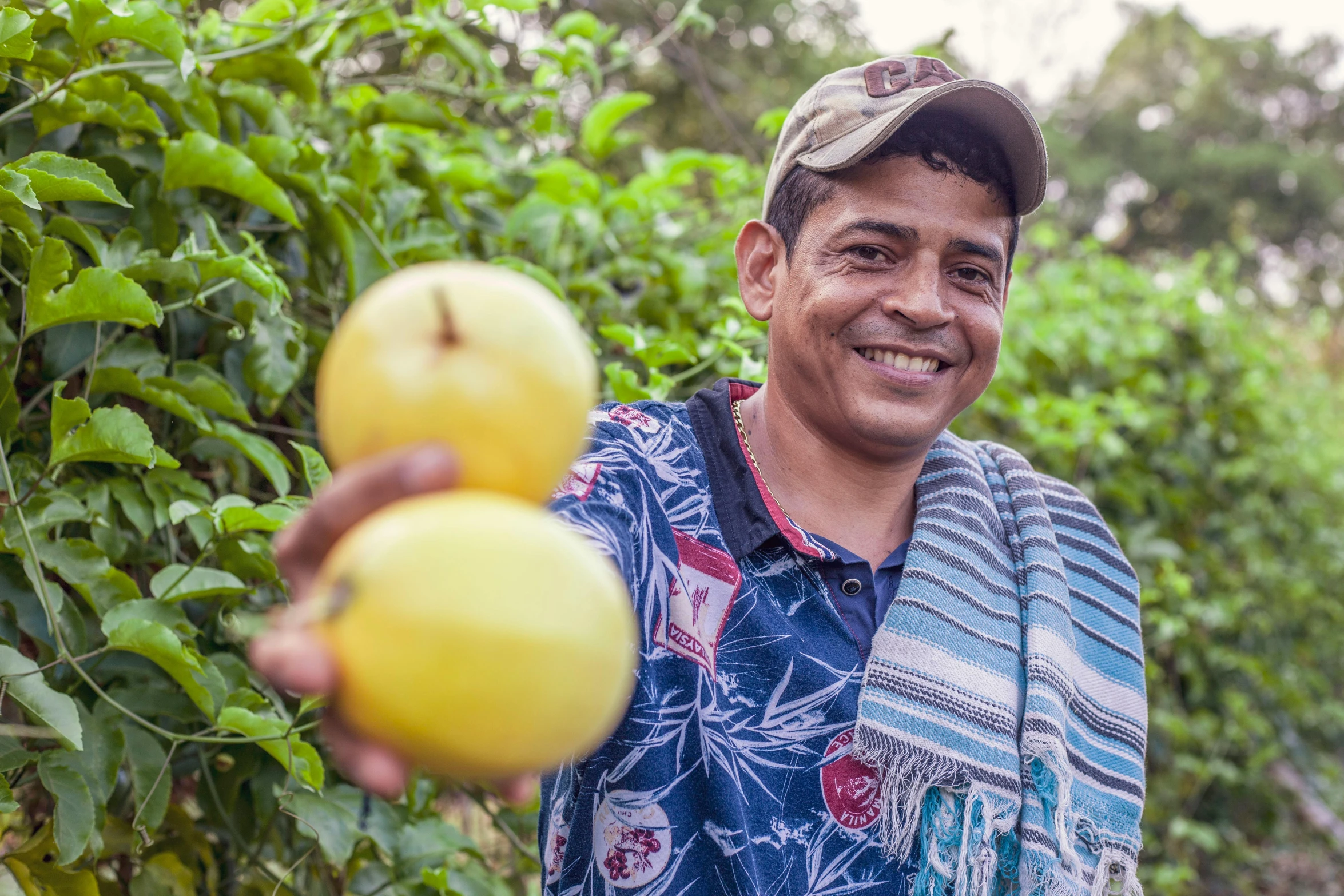 the man is holding two apples in the hand