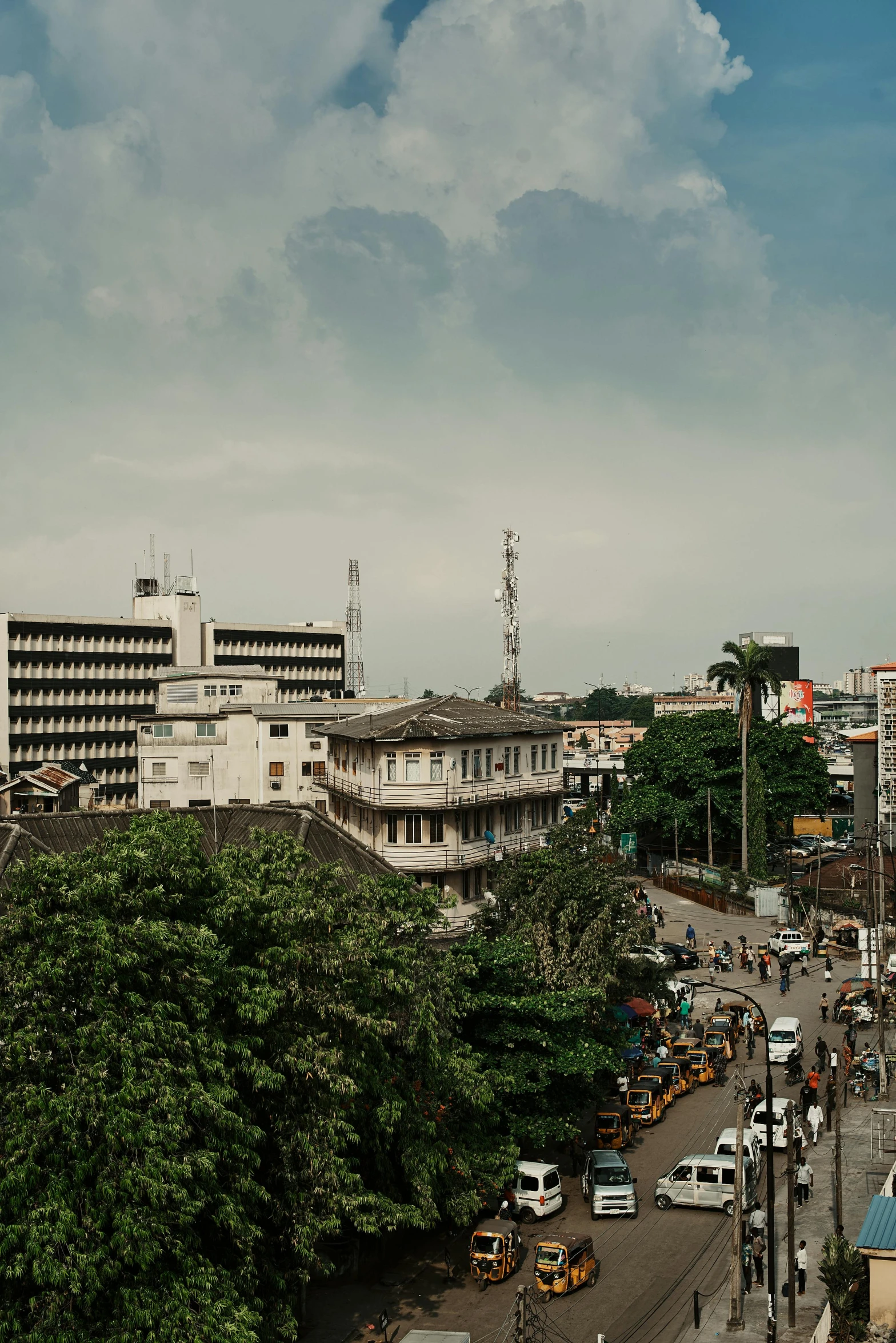 a city street with lots of traffic and tall buildings