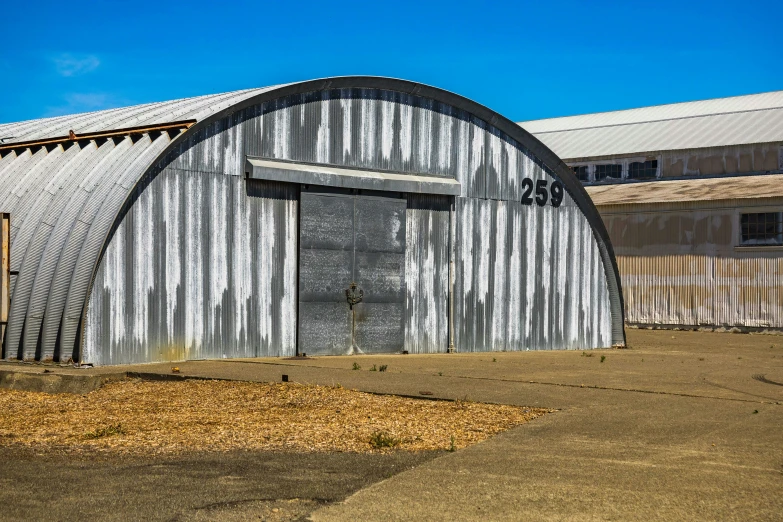 a po of a barn that looks like it could have been abandoned