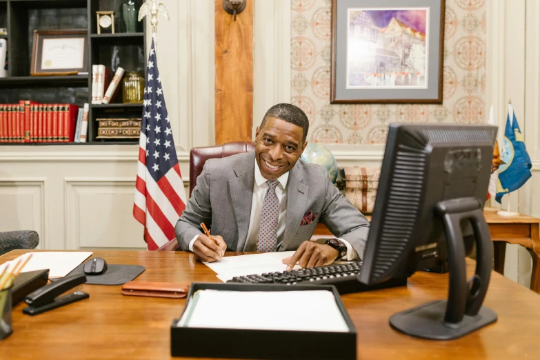 the president is sitting in the oval table