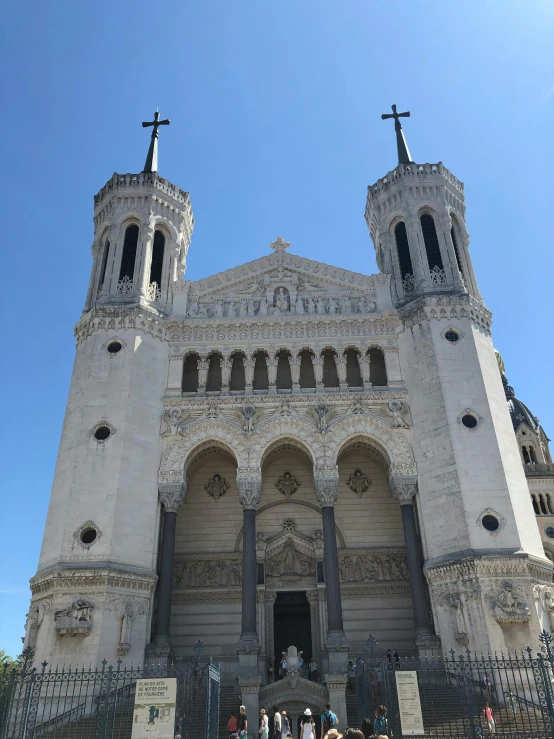 a large church that has two steeples on the sides