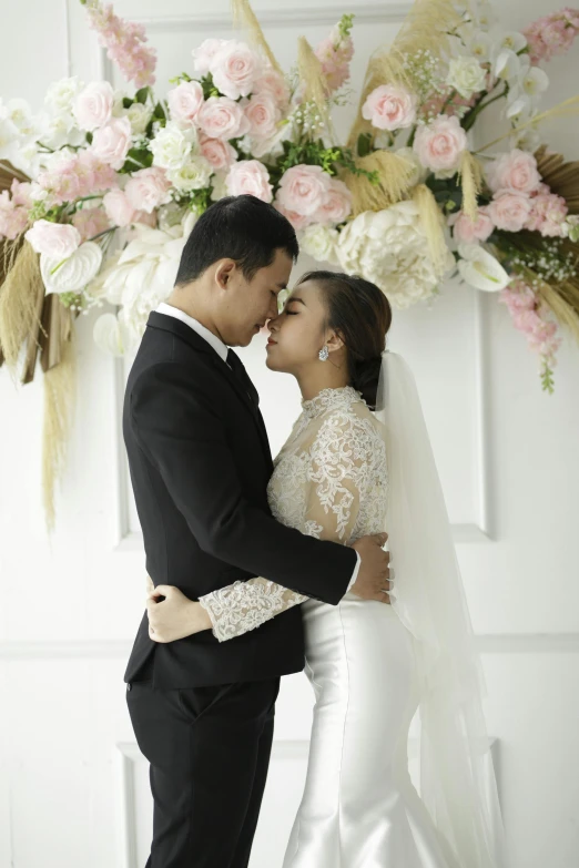 an asian couple are posing for their wedding po