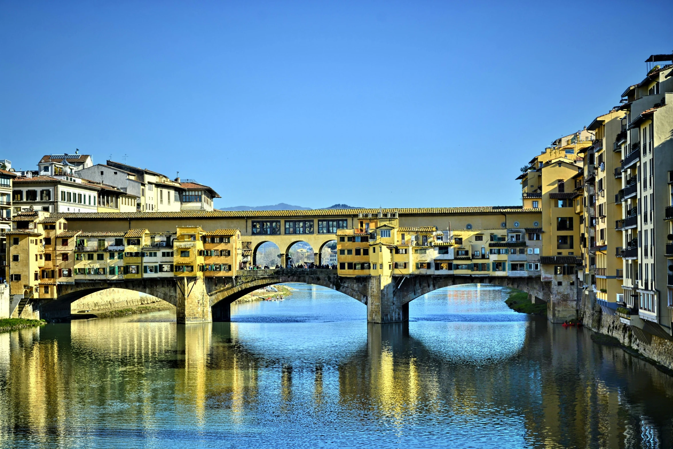 a bridge is over the water between two buildings