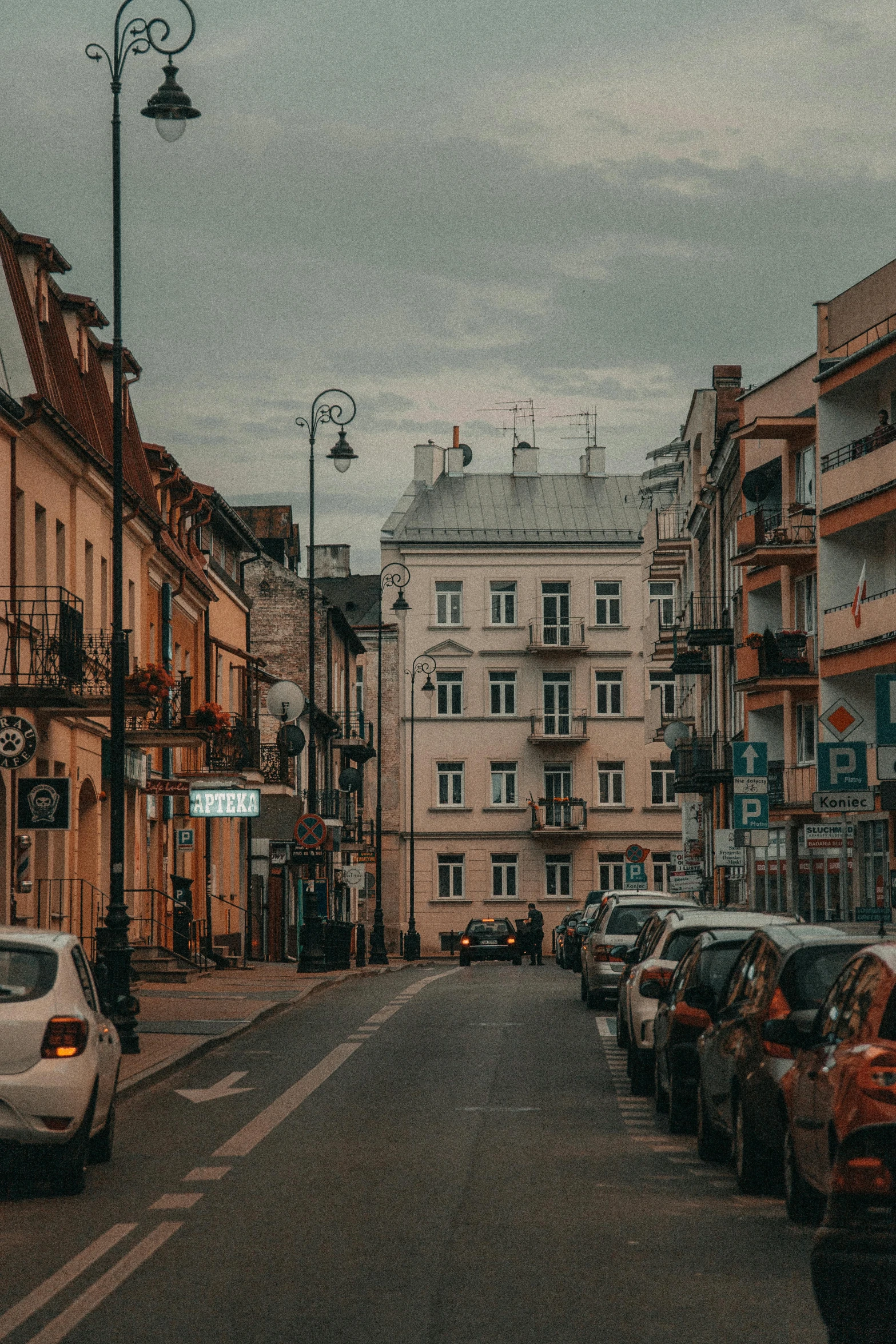 some vehicles are parked next to the buildings