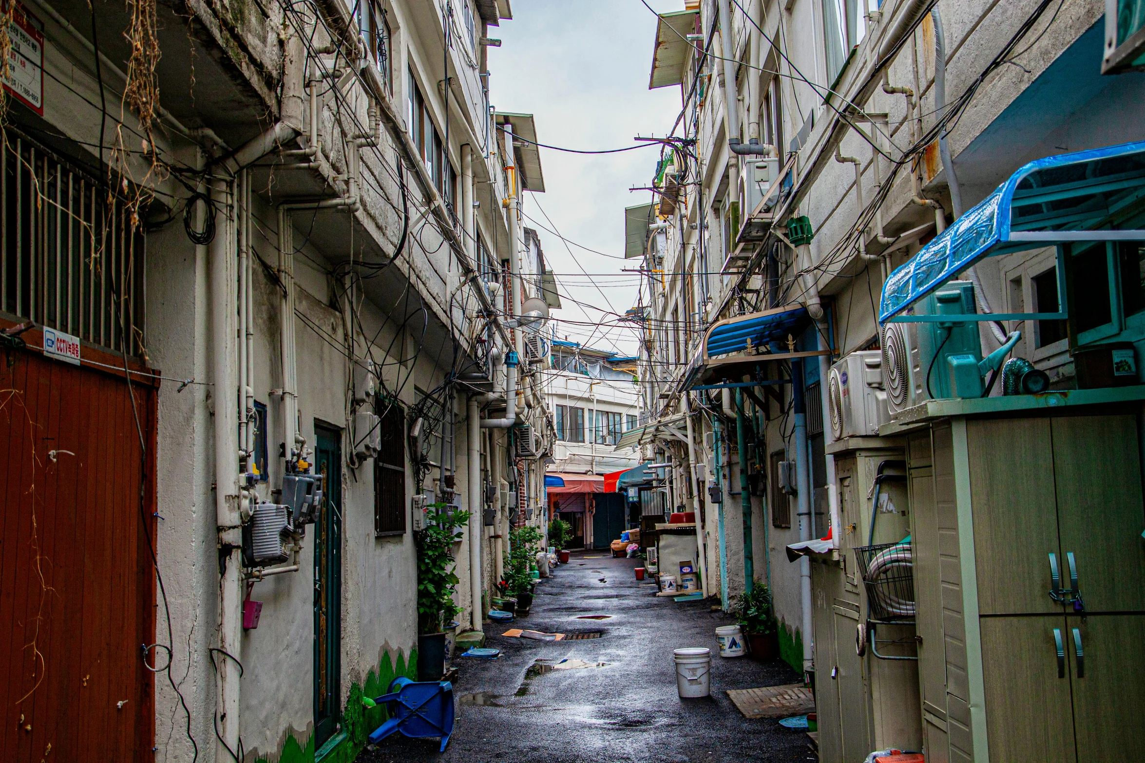 a narrow urban street with lots of narrow buildings