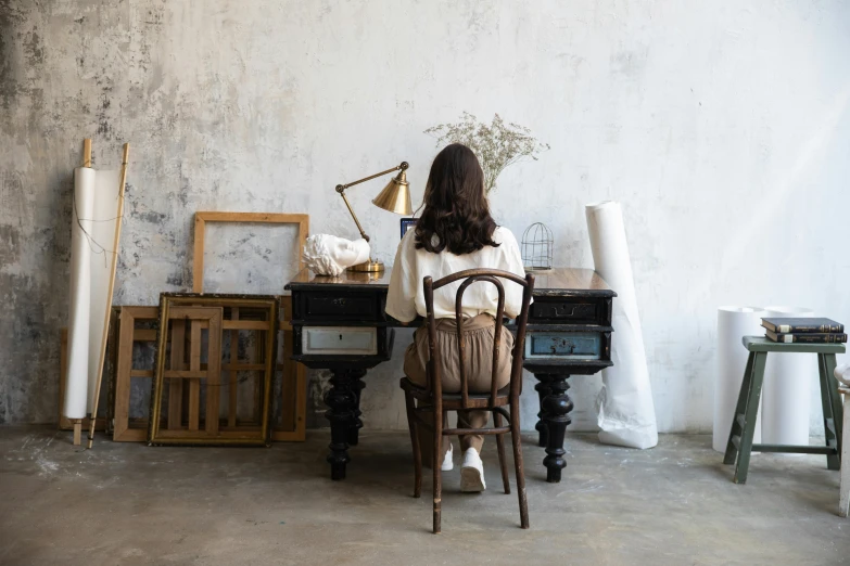 there is a woman at the piano and chairs