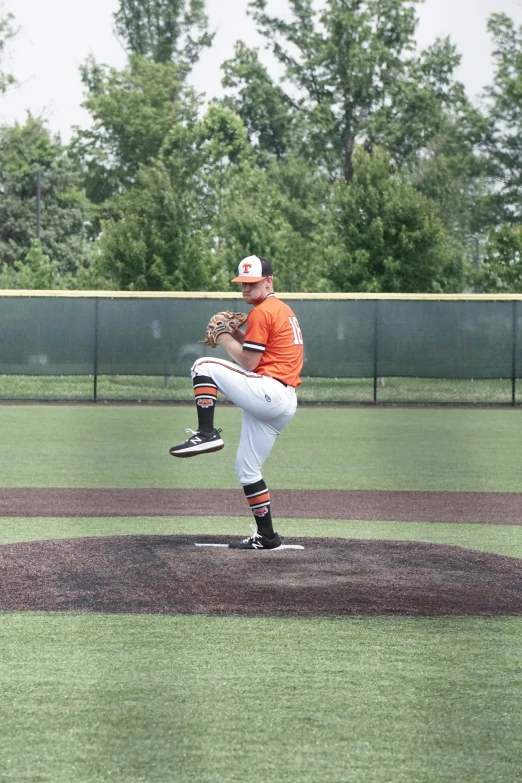 a man throwing a baseball from a pitchers mound