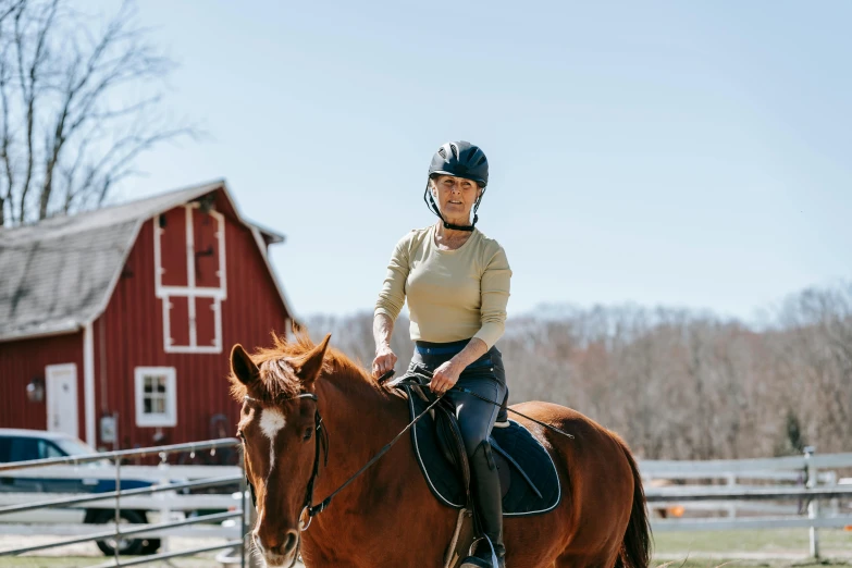 the woman is riding her horse in the pasture