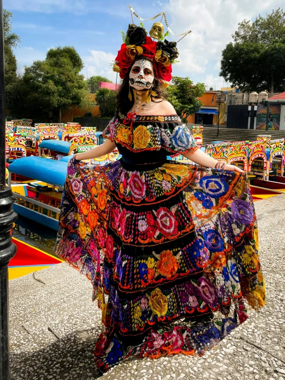 the woman is wearing a colorful dress at the fair