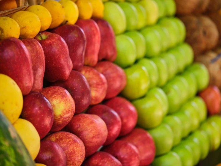 a close up view of different colored apples