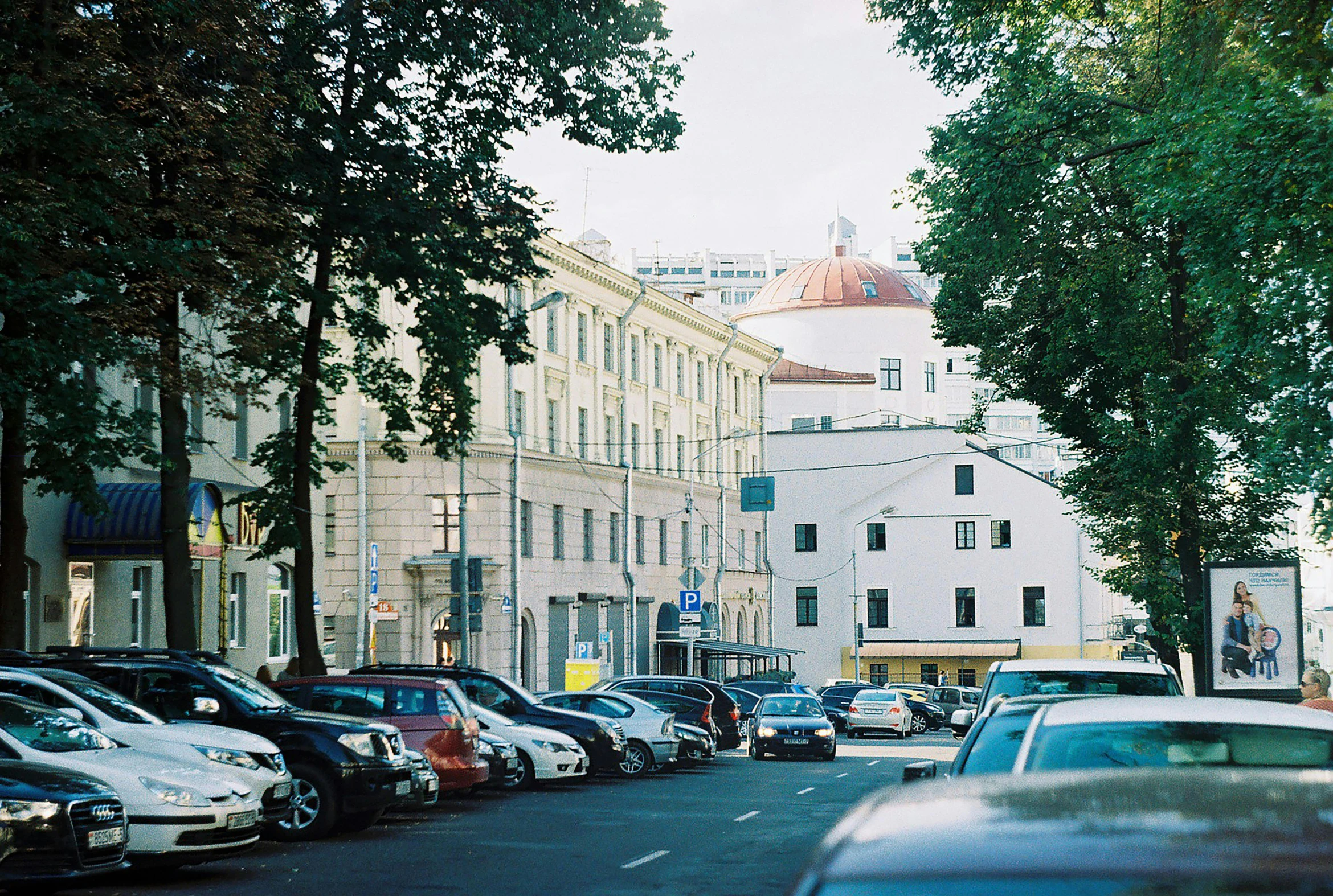 a bunch of cars parked at the curb of a street