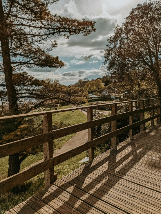 a bridge is crossing over some pretty water