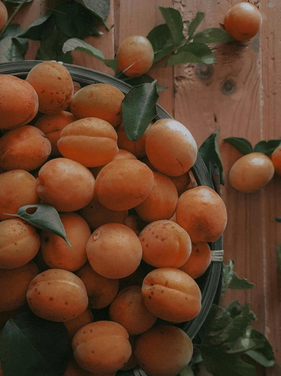 the fruit in the bowl are ripe and unripe