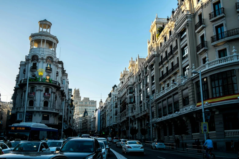 a busy city street filled with lots of traffic