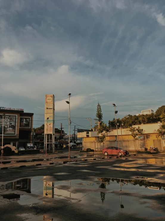 a city street with a large dle of water