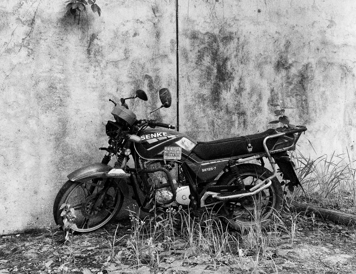 a motorcycle parked outside next to a concrete wall