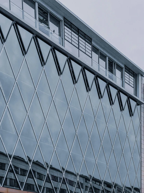 a very large building that has some windows