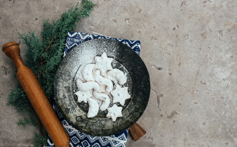 a brown bowl with sugar on a table