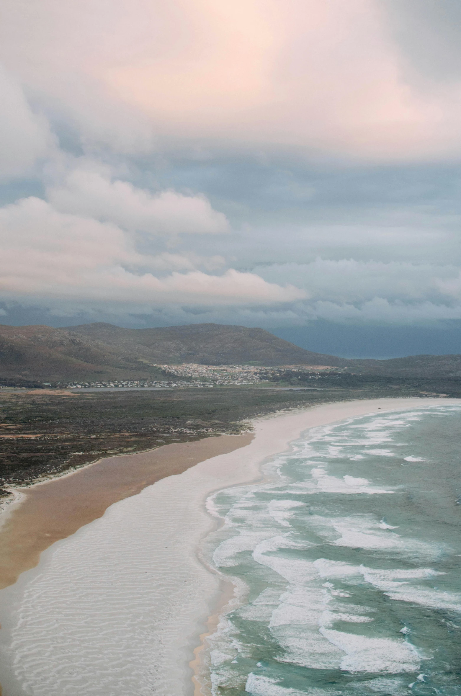 the ocean is empty on a cloudy day