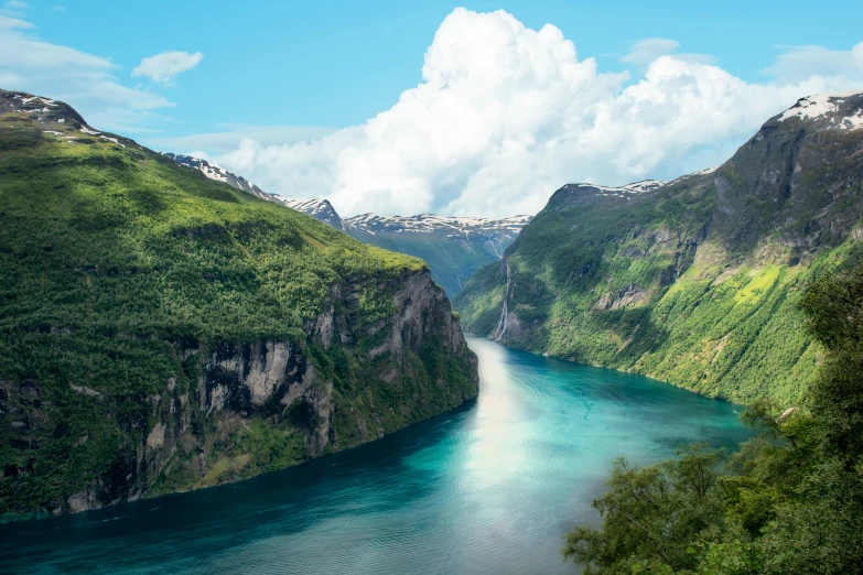 there is a mountain lake near a forest