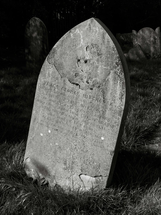 the headstone is carved into the ground with other heads