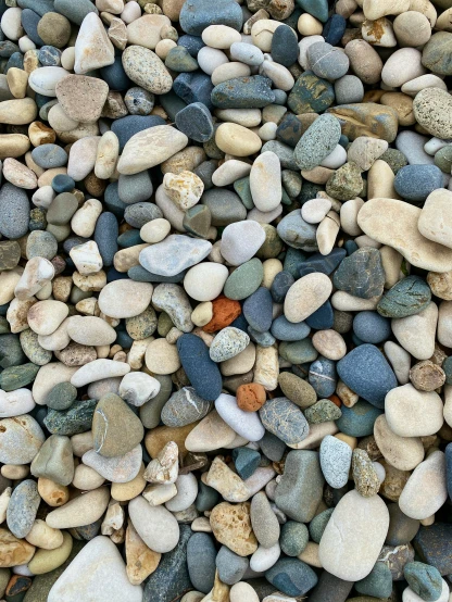 an image of a mixture of rocks in the ground