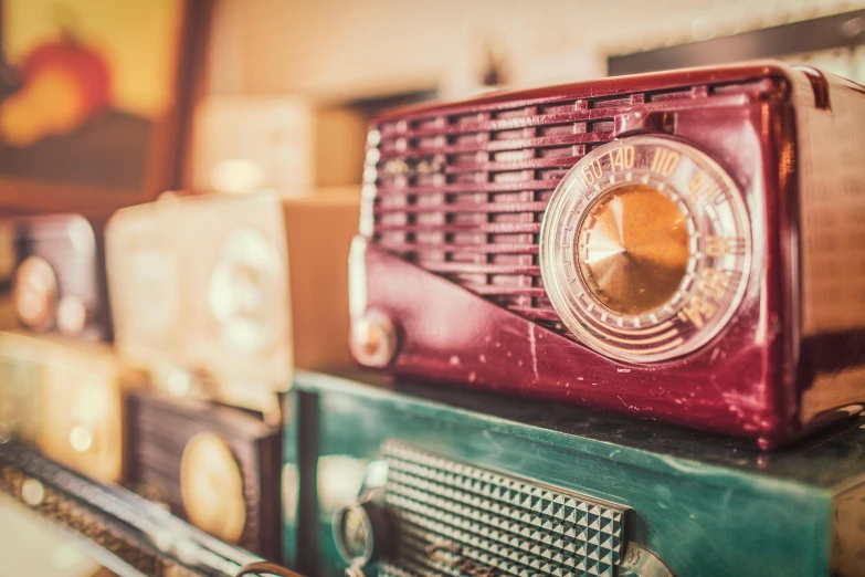 a radio that is laying on a table