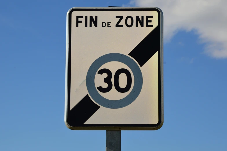 a speed limit sign with a blue circle