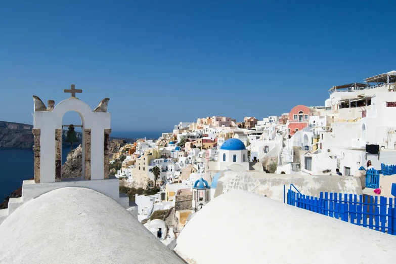 the top of a building is decorated with blue, white and gold