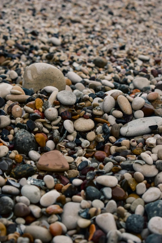 some gravel and rocks sitting on top of each other