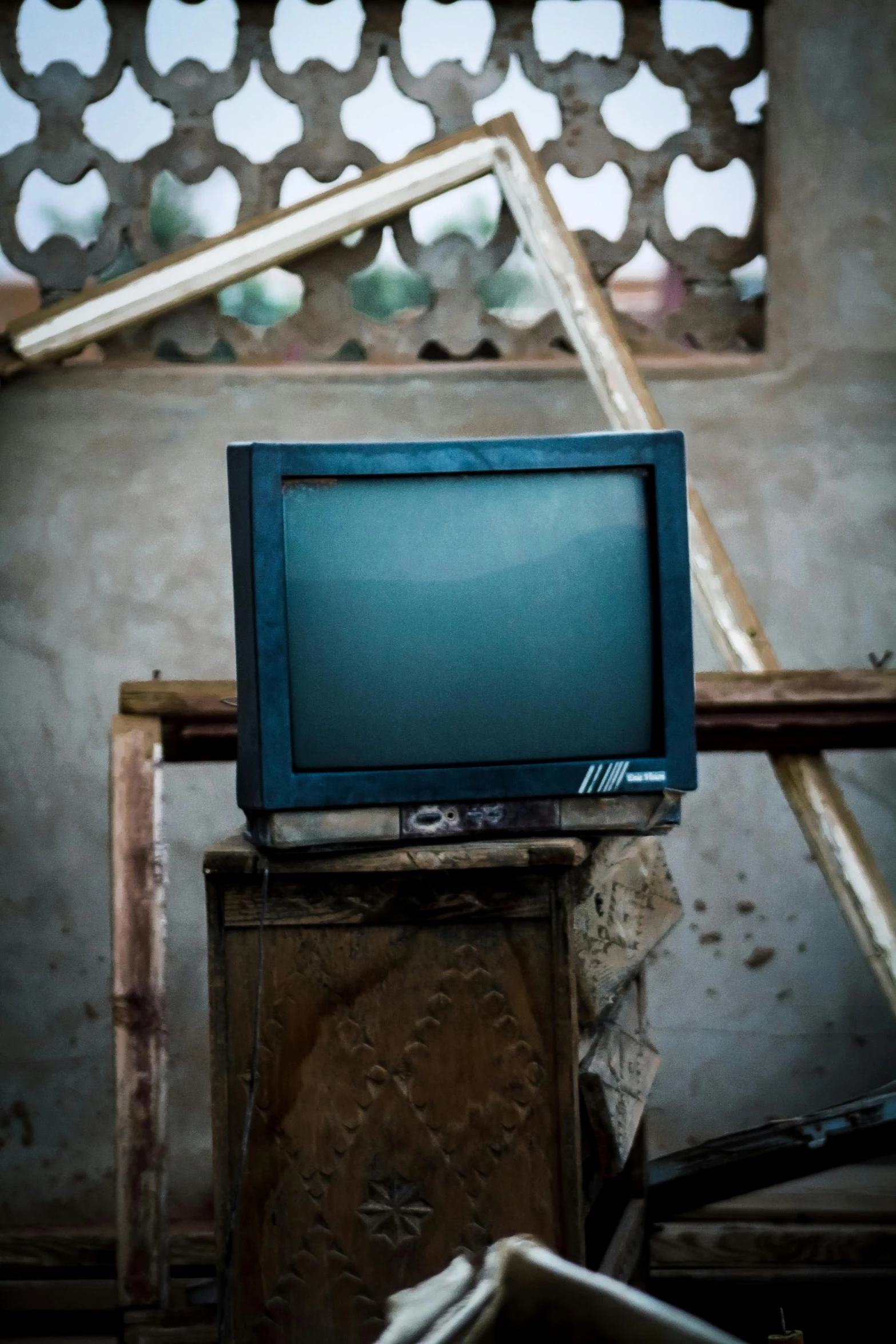 an old tv set sitting on a piece of metal