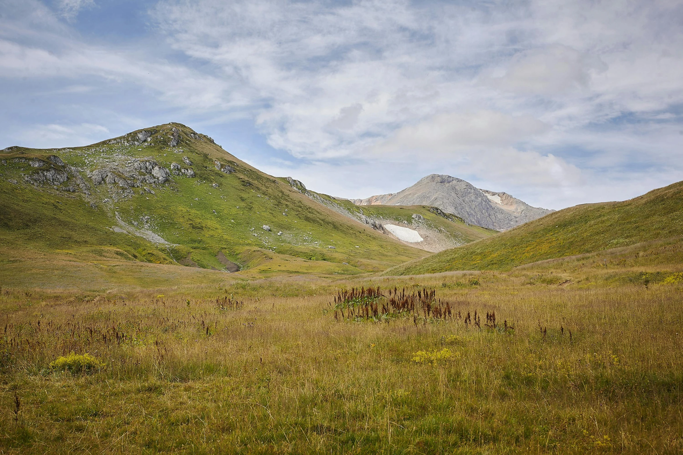 some mountain peaks can be seen in this pograph