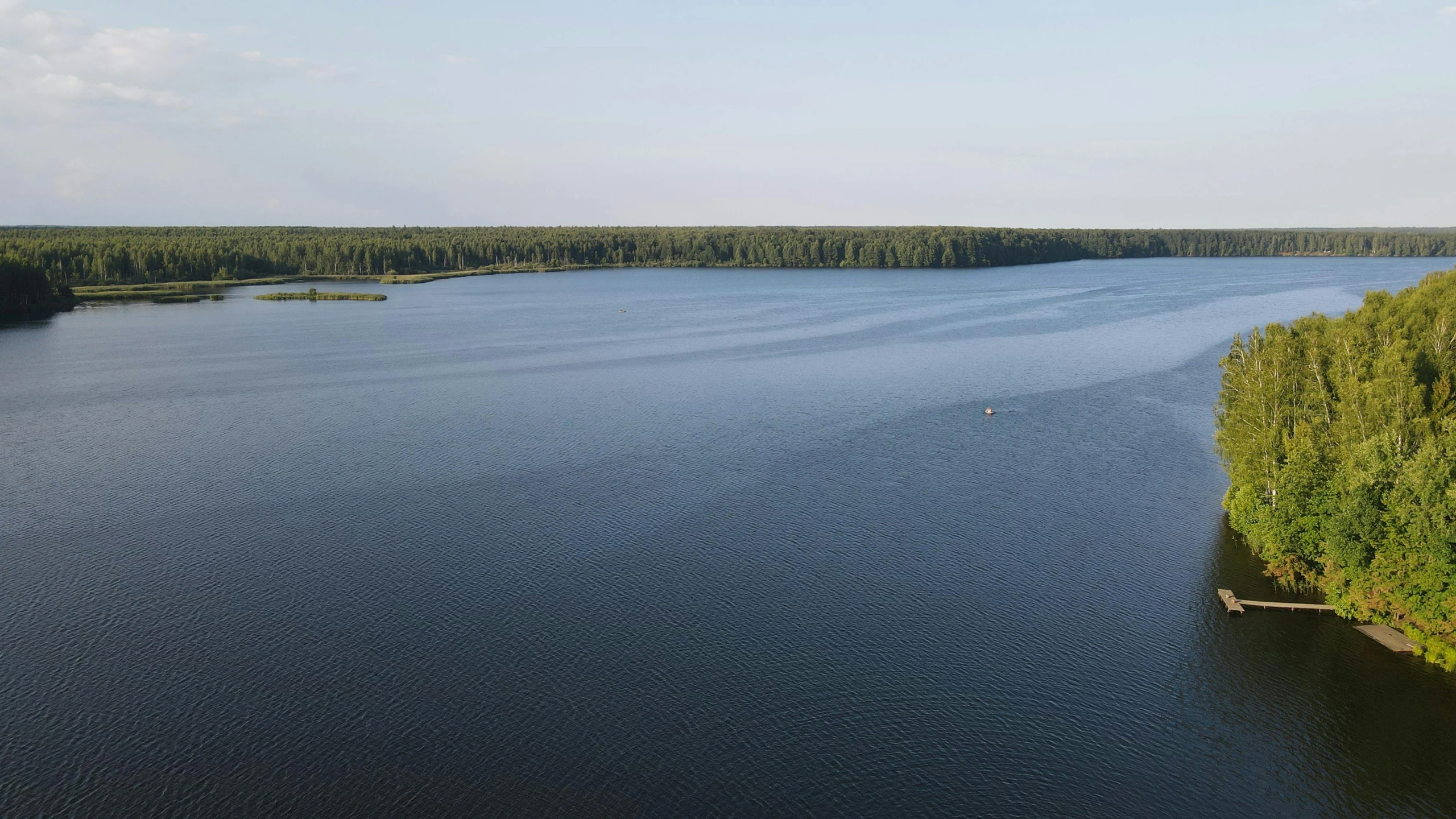 the lake has trees on both sides