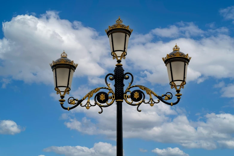 a street lamp has four lights on the pole
