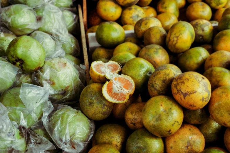 oranges, lemons, and gs are in boxes on the table