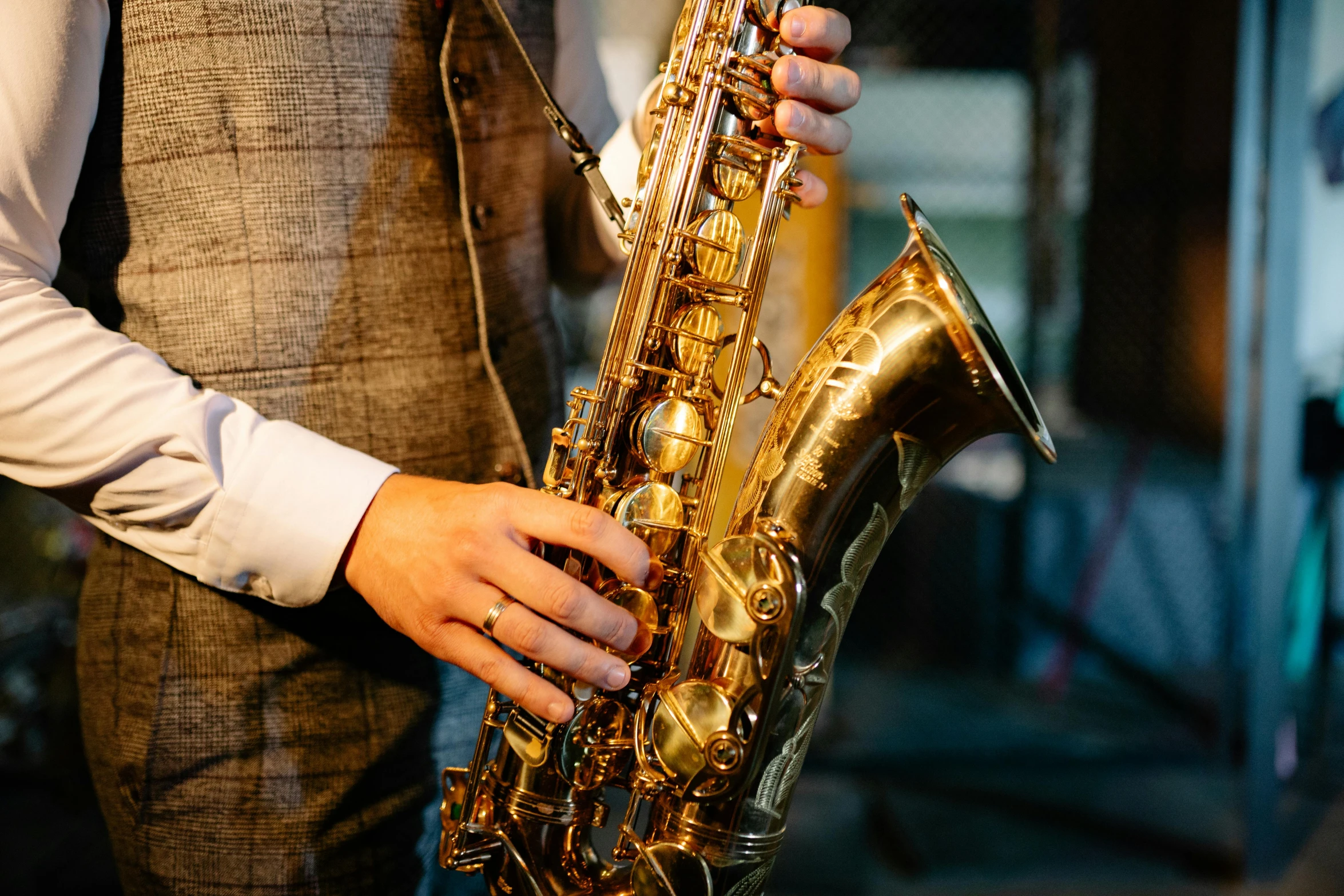 a man in an apron is playing his saxophone