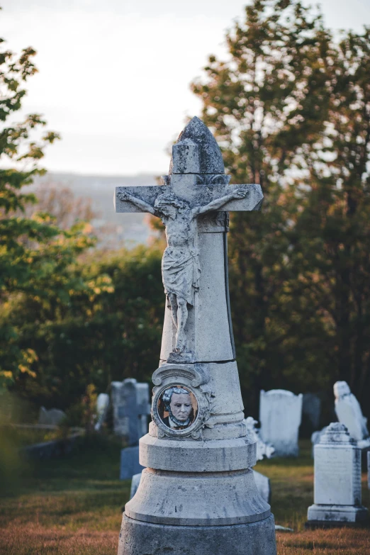 this is a grave in a cemetery with heads on it