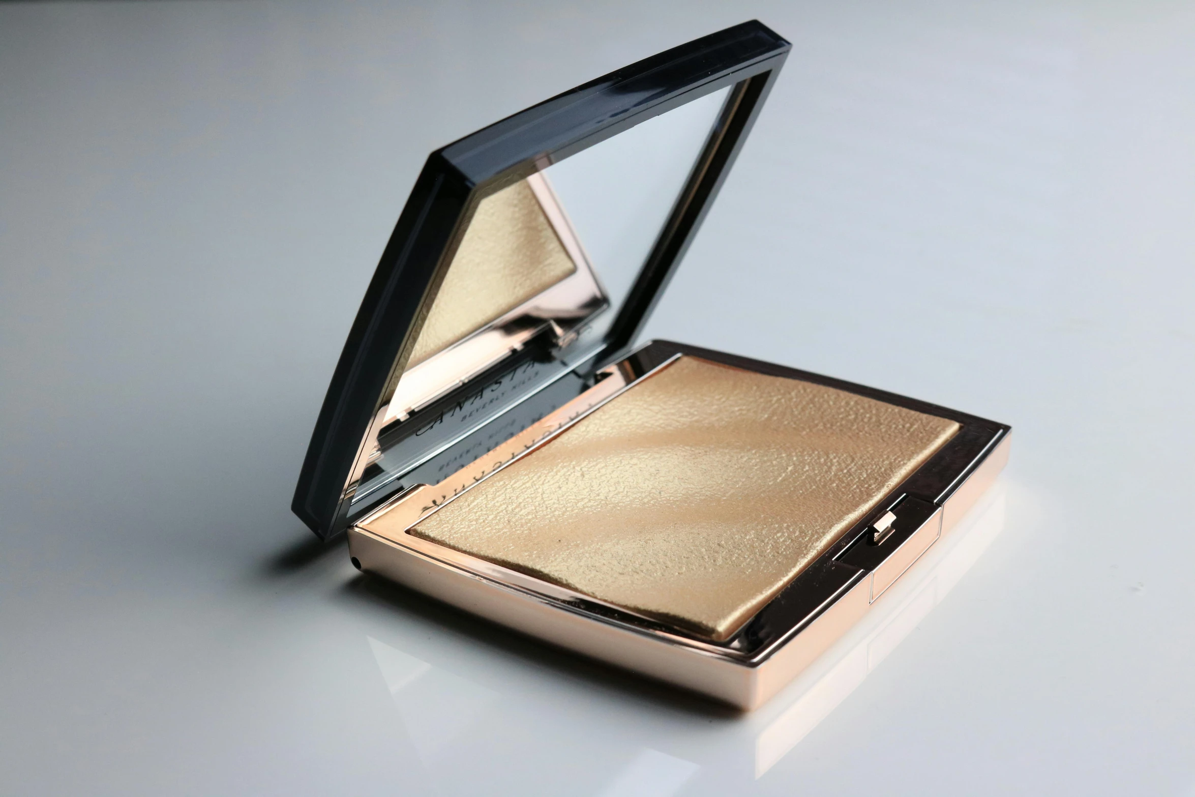 this compact compact can be used to conceal all skin types