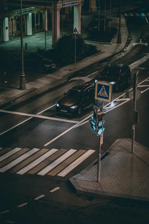 there is an image of an intersection that looks like night