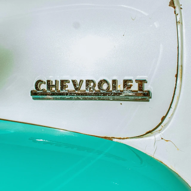 the chevrolet emblem on the back of an old car