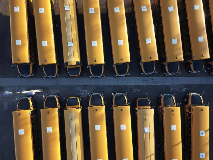 multiple rows of traffic lamps that are yellow