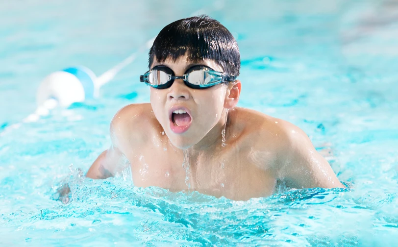  swimming in pool wearing goggles