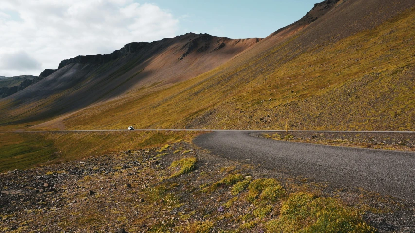 the road is winding in both directions of the two slopes