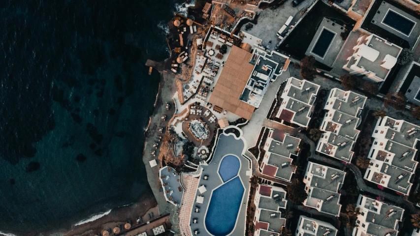 an aerial view shows a body of water, els and buildings