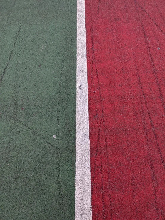 a line that has some red and green lines on it